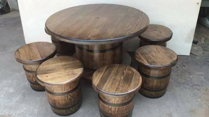 Thiết kế đặc biệt bàn ăn làm từ thùng gỗ sồi
